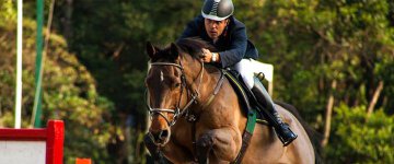 Hipista brasileiro é desclassificado das olimpíadas após ferir cavalo com espora